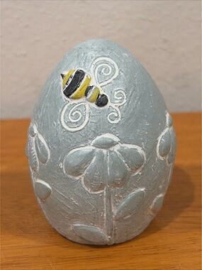 Isabel Bloom EGG W/Spring Flowers & Painted Bees Concrete Sculpture 3.5" Signed